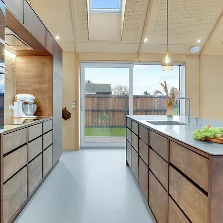 Awesome In Juelsminde With Kitchen בית נופש יולסמינדה